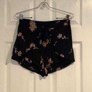 KIMCHI BLUE Women’s Black Floral Resortwear Bohemian Spring Break Wrap Shorts 12